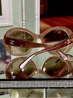 CHANEL OVAL CC SUNGLASSES 5372
AUTHENTIC